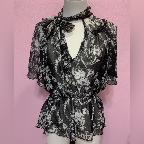 Gorgeous VTG Guess blouse - S - Picture 5 of 11